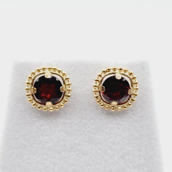 10K Yellow Gold Garnet 1.5ct (6x6m) Stud Earrings - Picture 1 of 6